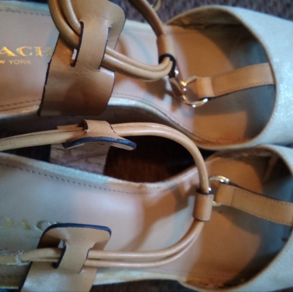 Coach wedge never worn. Size 7B Some inside peeling - Picture 5 of 7